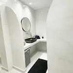 Sunstone Apartment *