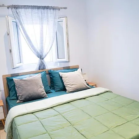 Sunstone Fira (Santorini)